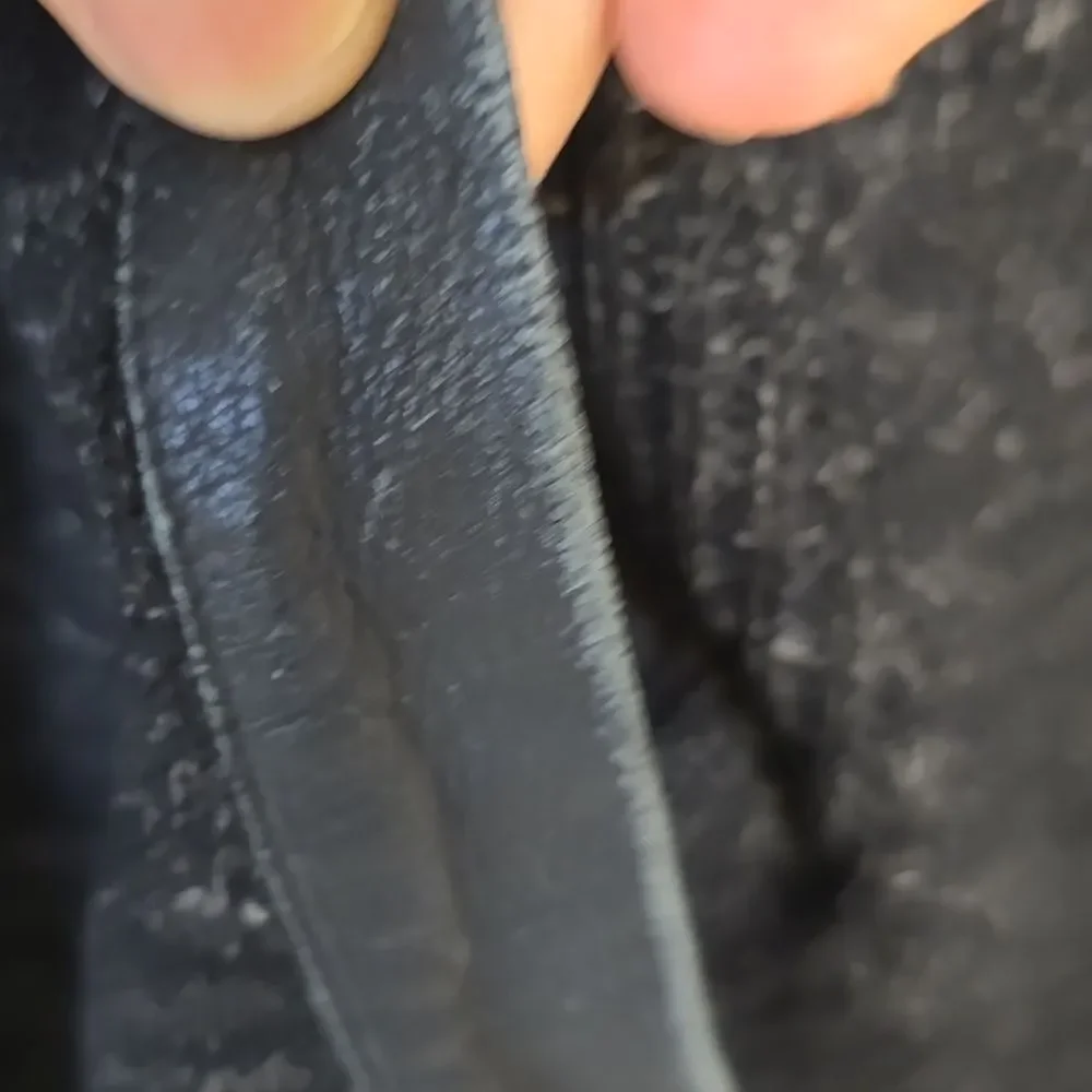 Banana Republic leather detais
